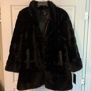 COPY - JONES OF NEW YORK WOMENS FAUX FUR DESIGNER COAT.  LINED AND DESIGNED ELE…